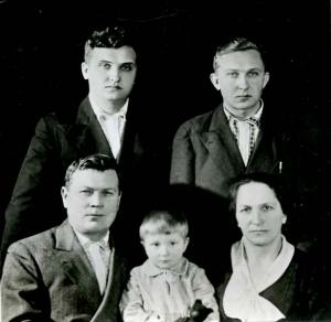 img812 март 1941г вт.ряд справа Крамаренко ВИ